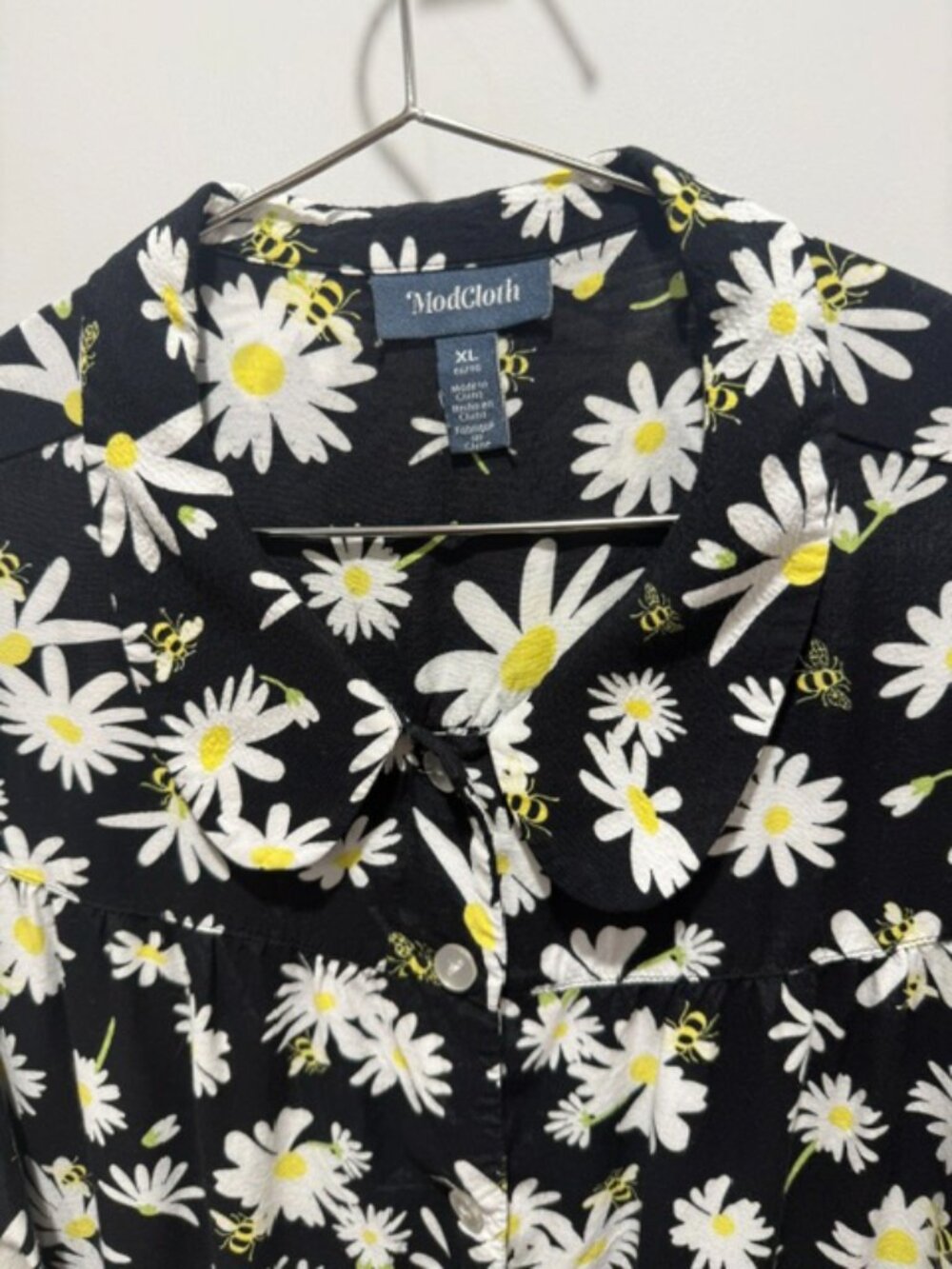 ModCloth Daisy & Bee Print Collared Button-Down Blouse - Size XL